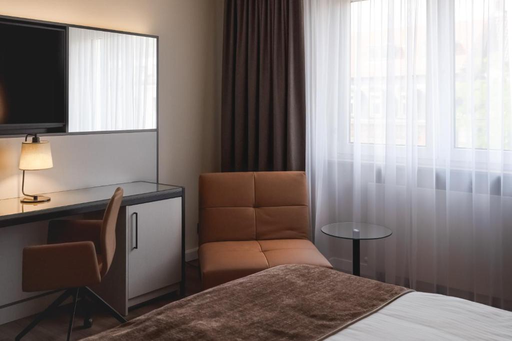 Postel nebo postele na pokoji v ubytování Leonardo Hotel Heidelberg City Center