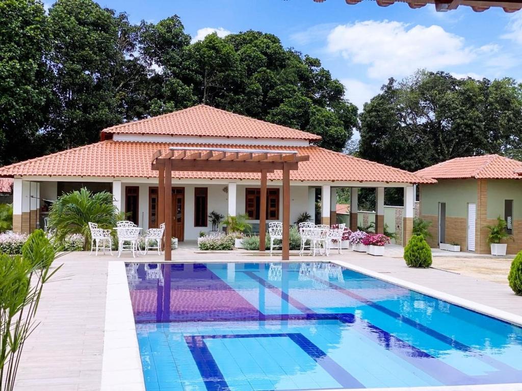 Πισίνα στο ή κοντά στο Pousada Villa Chalé