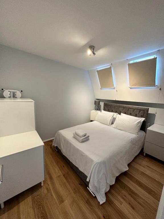 Maple Street Apartments - Apartment With View And Balcony