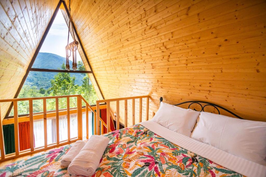 Postel nebo postele na pokoji v ubytování Cozy House Gulebi