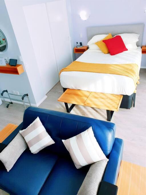 BRAND NEW! Modern amazing 1Bed - Princes Wharf - Resim 7