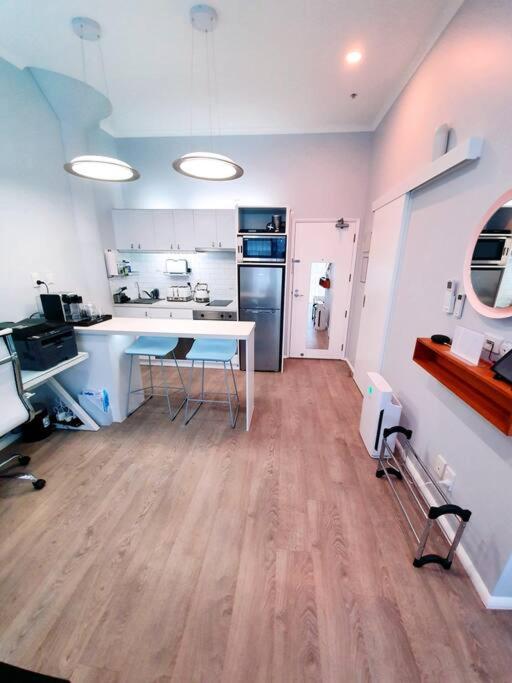 BRAND NEW! Modern amazing 1Bed - Princes Wharf - Resim 18