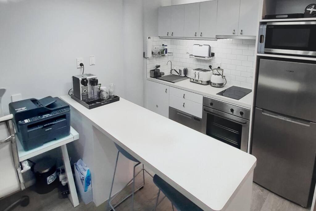 BRAND NEW! Modern amazing 1Bed - Princes Wharf - Resim 21