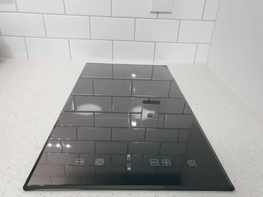 BRAND NEW! Modern amazing 1Bed - Princes Wharf - Resim 39