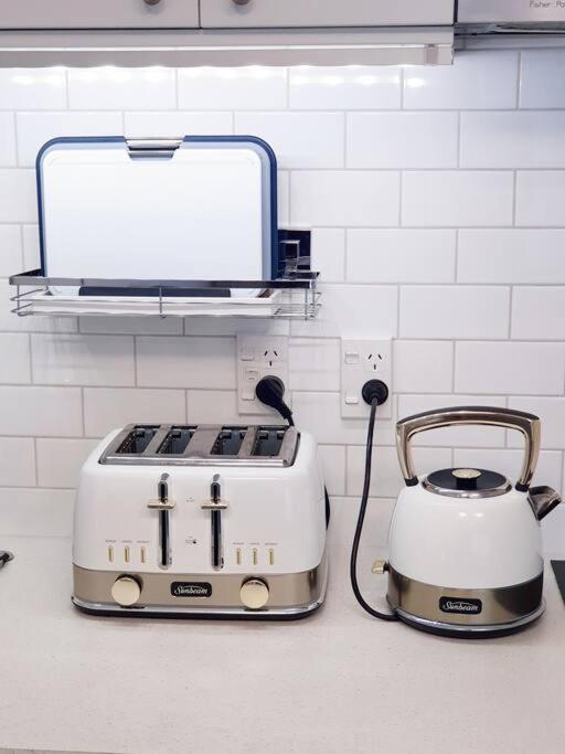 BRAND NEW! Modern amazing 1Bed - Princes Wharf - Resim 40