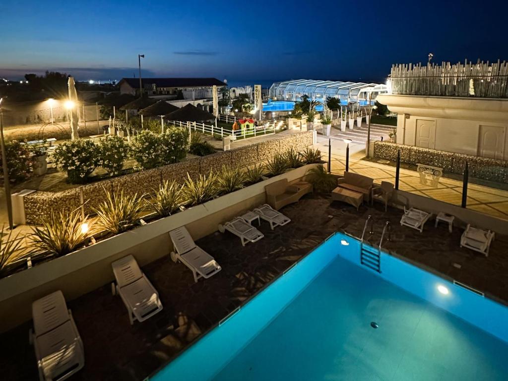 Bazén v ubytování Hotel Benini nebo v jeho okolí