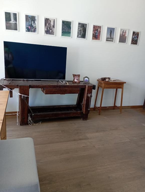 TV a/nebo společenská místnost v ubytování Ginger home