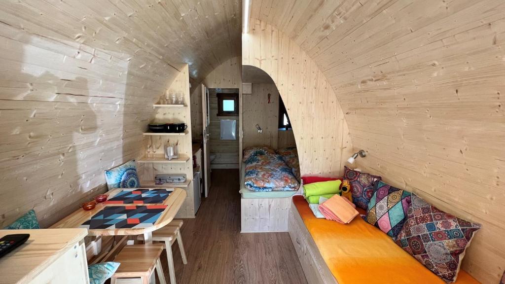 Χώρος καθιστικού στο Tiny House Carlos - zauberhaftes Camping-Pod
