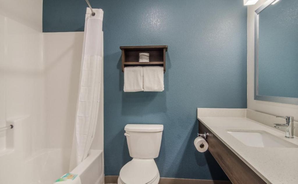 WoodSpring Suites Denver Commerce City photo