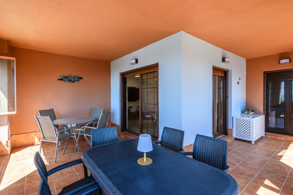 Posezení v ubytování Las Palmeras by Ĥ - Playa Punta del Moral PLHP100P100