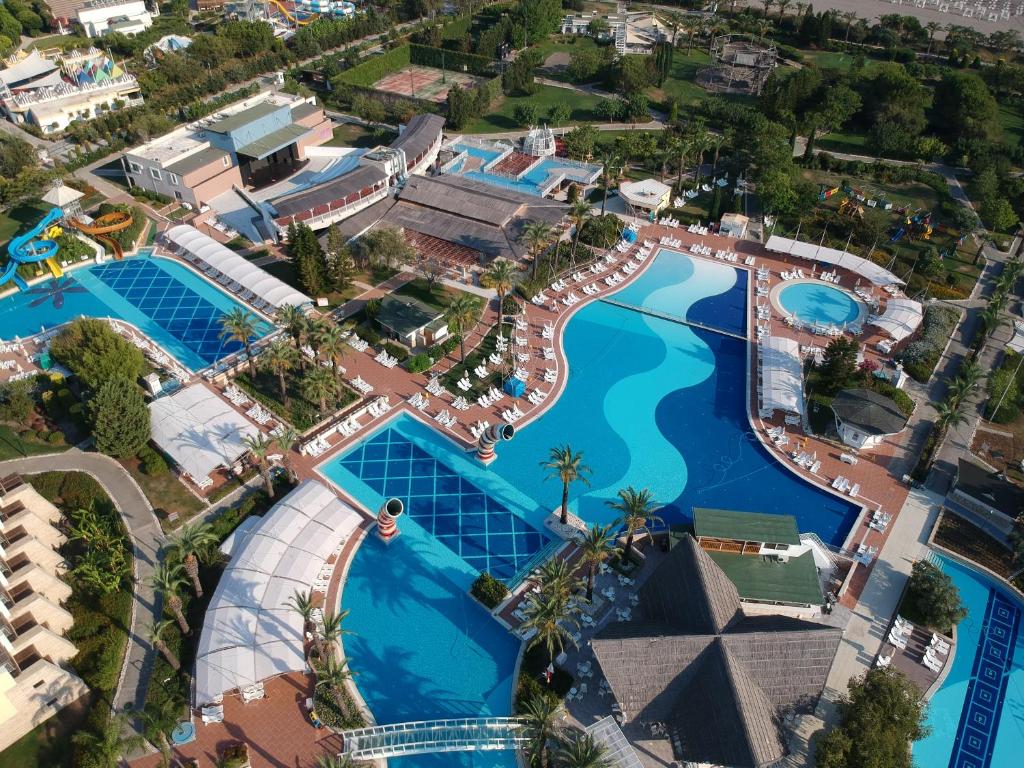 The swimming pool at or close to Holiday Village Türkiye