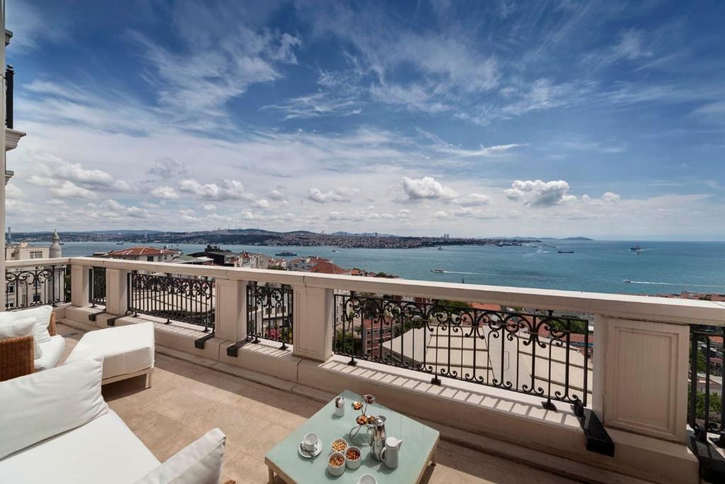CVK Park Bosphorus Hotel Istanbul - Terrace Suite With Bosphorus View - Lounge Access