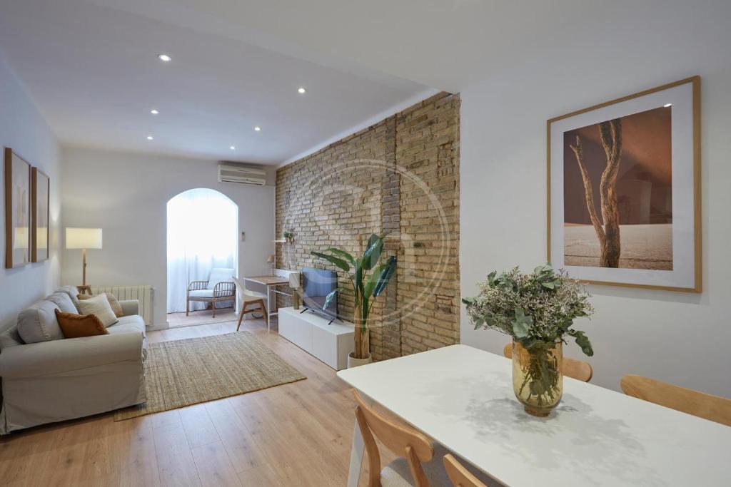 Montjuïc Hideaway for Two