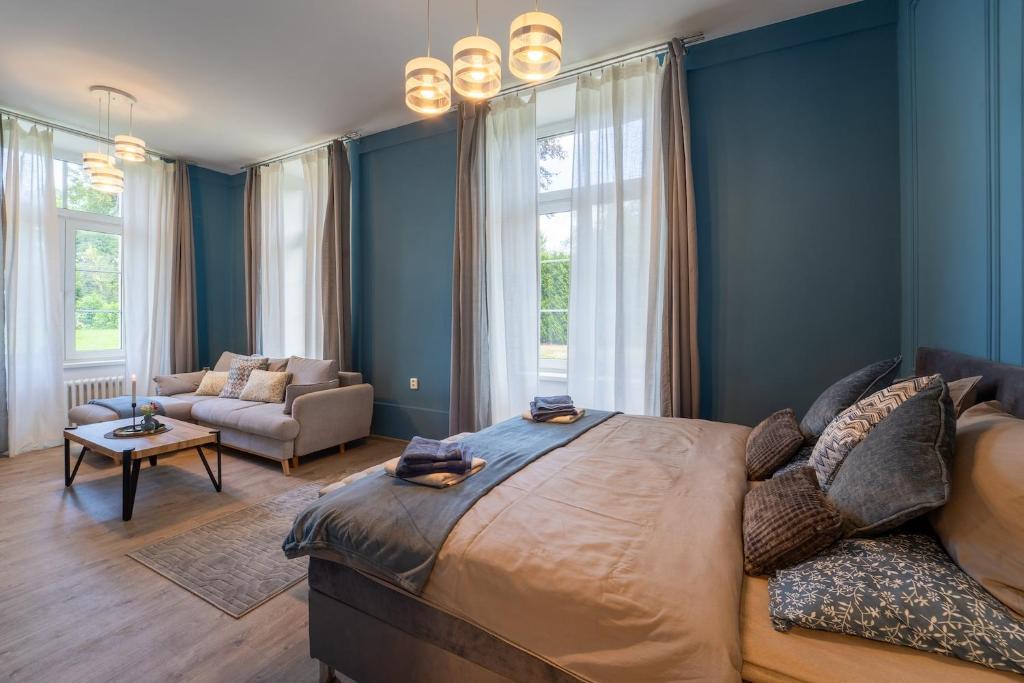 Postel nebo postele na pokoji v ubytování Resort Červený dvůr