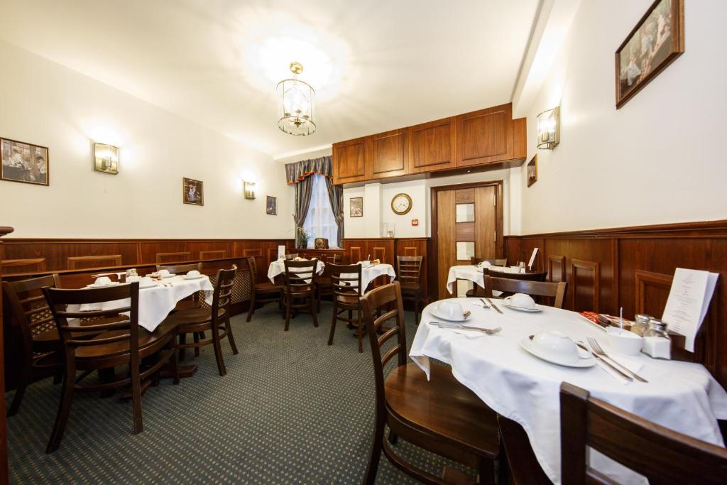 Restaurace v ubytování Regency House Hotel