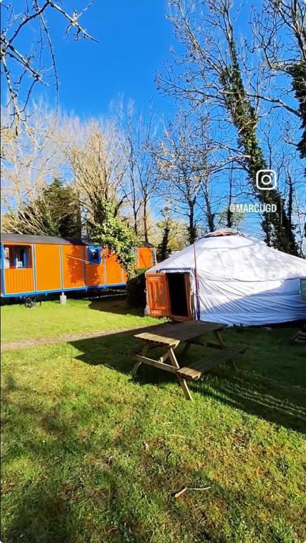 Zahrada ubytování Le Village Insolite yourte et roulotte