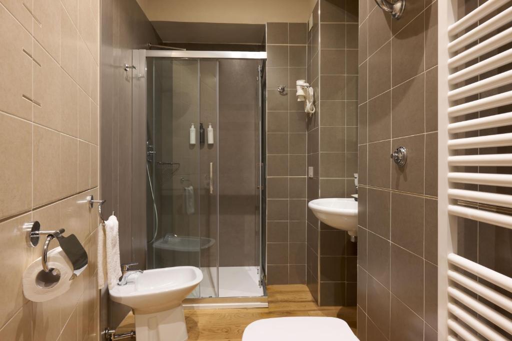 Koupelna v ubytování Antum Hotel
