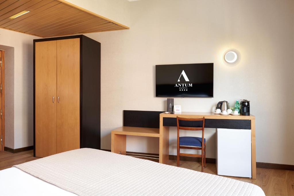 Postel nebo postele na pokoji v ubytování Antum Hotel