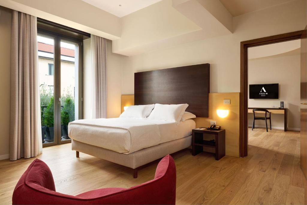 Postel nebo postele na pokoji v ubytování Antum Hotel
