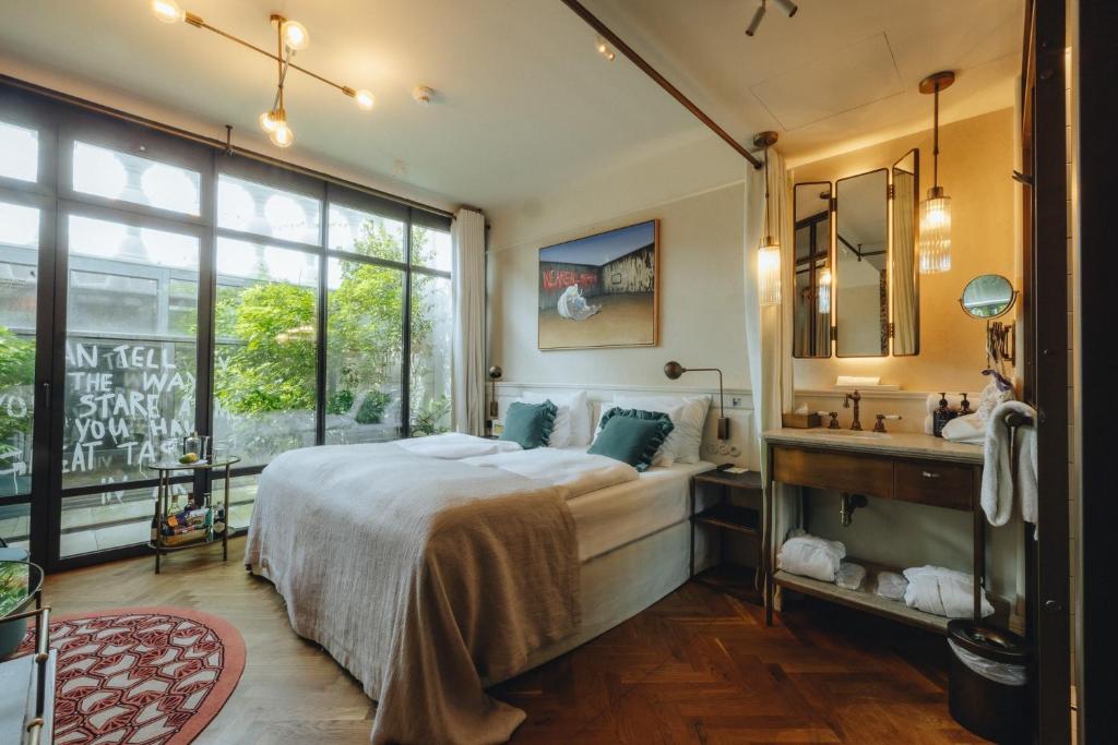 
Art Deluxe Double Room
