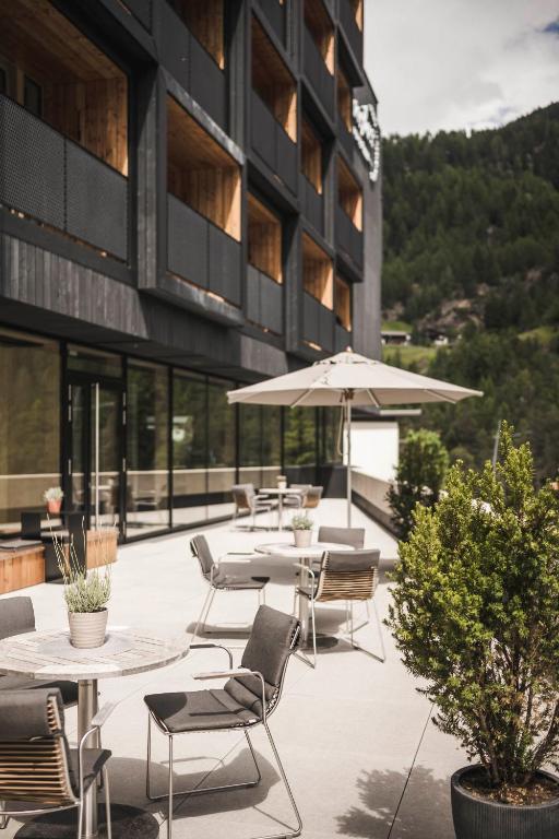 Nespecifikovaný výhled na hory nebo výhled na hory při pohledu z hotelu