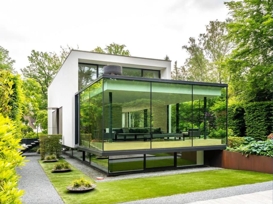 Luxurious 1000m2 Villa with Garden and Pool, Brussels (updated prices 2026)