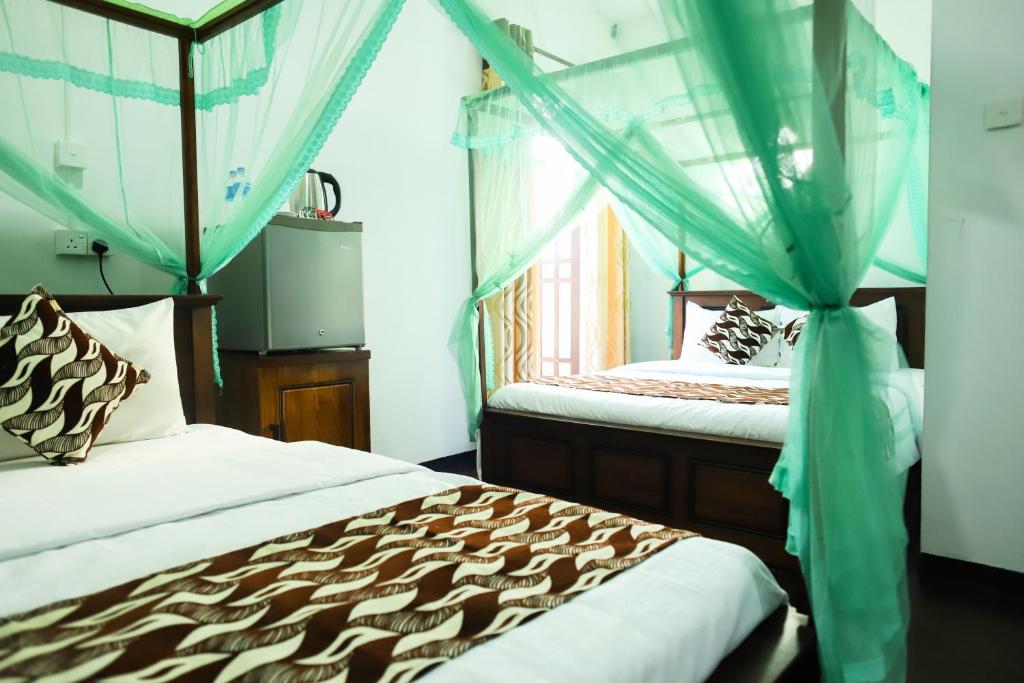 Village Star Rest-Mirissa - Deluxe Family Room