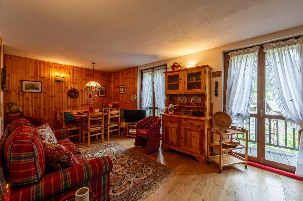 Χώρος καθιστικού στο MAISON CLAUDE - Relax e verde in un'oasi di pace - COUR 0247