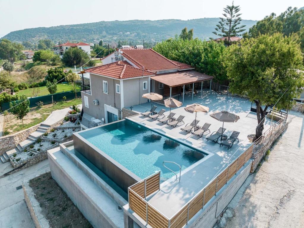 Bazén v ubytování Iphigenia Apartments at Katelios nebo v jeho okolí