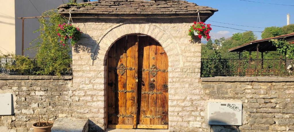 Fotografie z fotogalerie ubytování Guest House Emily v destinaci Gjirokastër