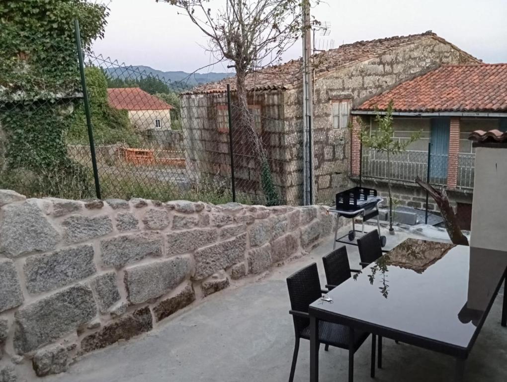 Nespecifikovaný výhled na hory nebo výhled na hory při pohledu z prázdninového domu