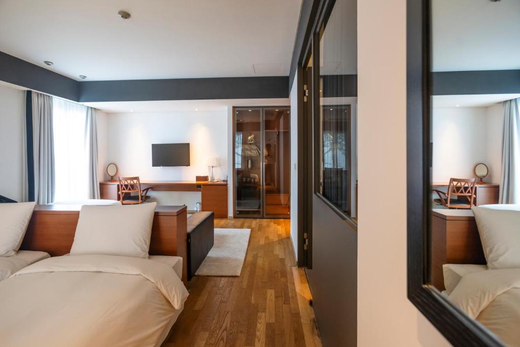 Postel nebo postele na pokoji v ubytování Seoul Hotel ShinShin Myeongdong