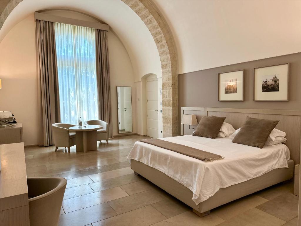 Posteľ alebo postele v izbe v ubytovaní Relais Histò San Pietro Sul Mar Piccolo