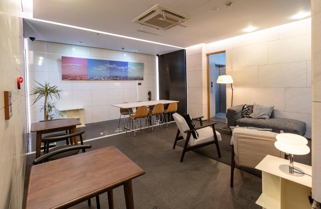 Posezení v ubytování Seoul Hotel ShinShin Myeongdong