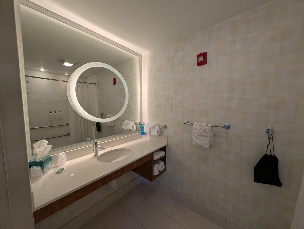 Koupelna v ubytování SpringHill Suites by Marriott Chicago Waukegan/Gurnee