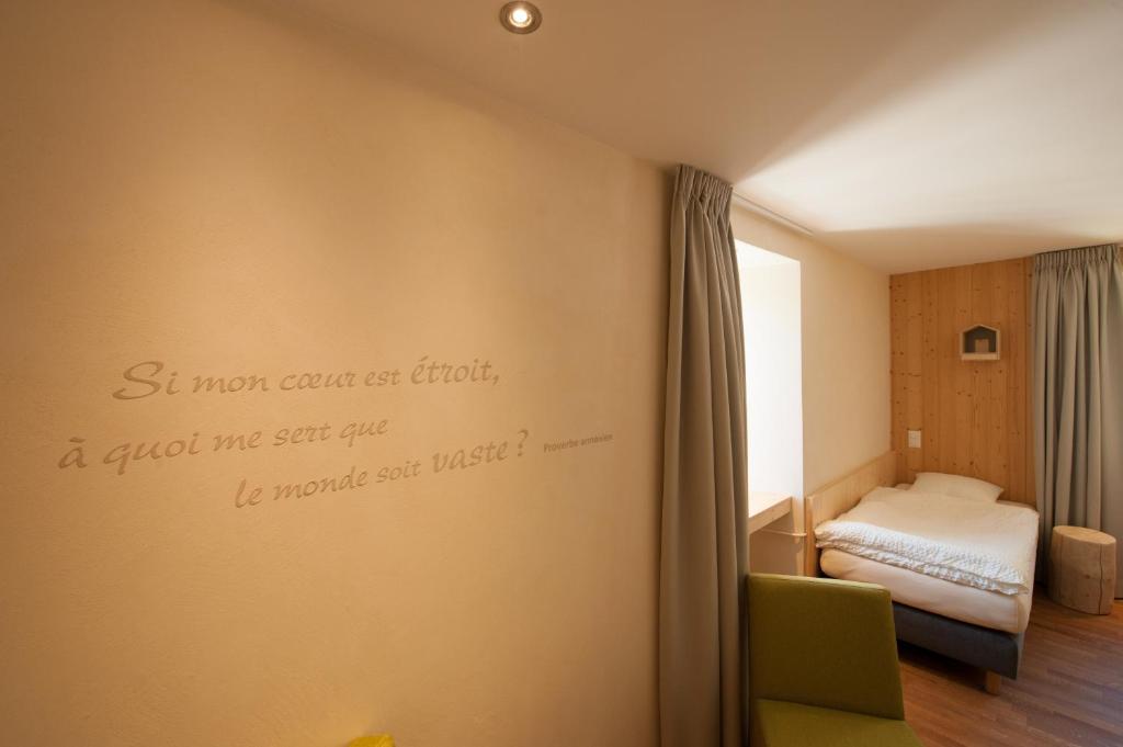 Voodi või voodid majutusasutuse Auberge de l'Hospice toas