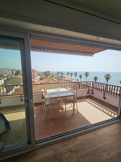a balcony with a table and a view of the ocean at Apartamento Bonavista in Vilassar de Mar
