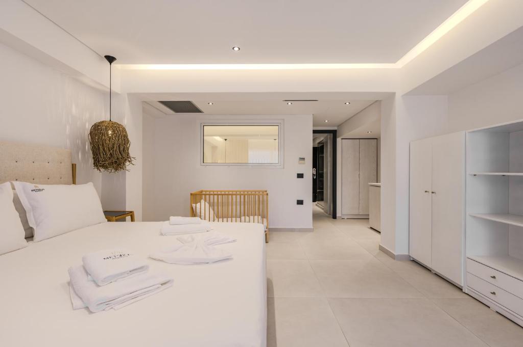Łóżko lub łóżka w pokoju w obiekcie Metsikas Residence