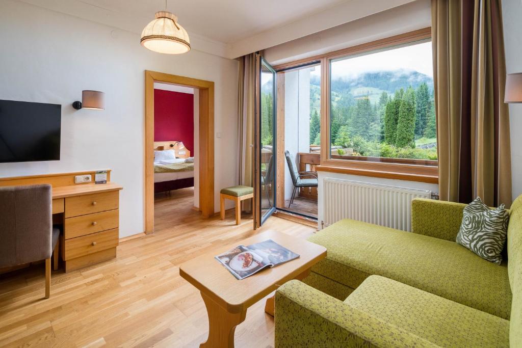 Televízia a/alebo spoločenská miestnosť v ubytovaní Hotel NockResort