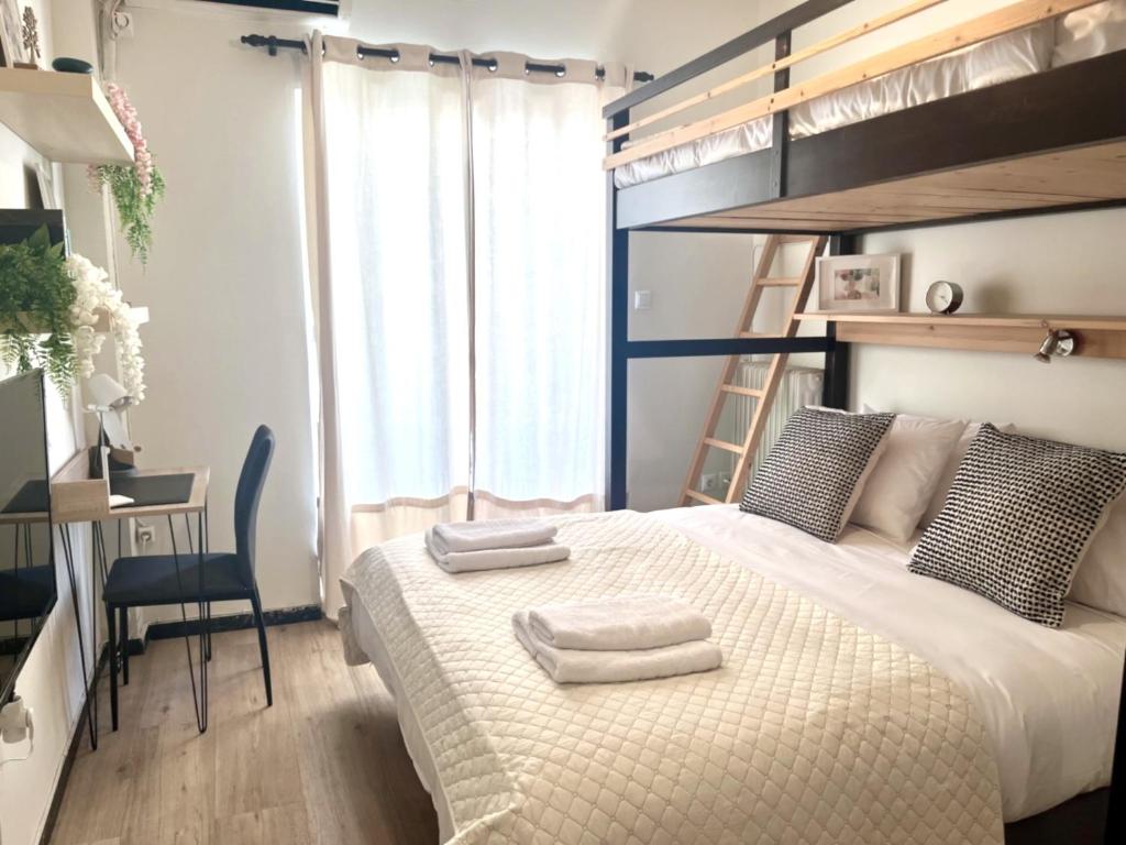 Cosy studio in Pagrati Caravel, 4th floor