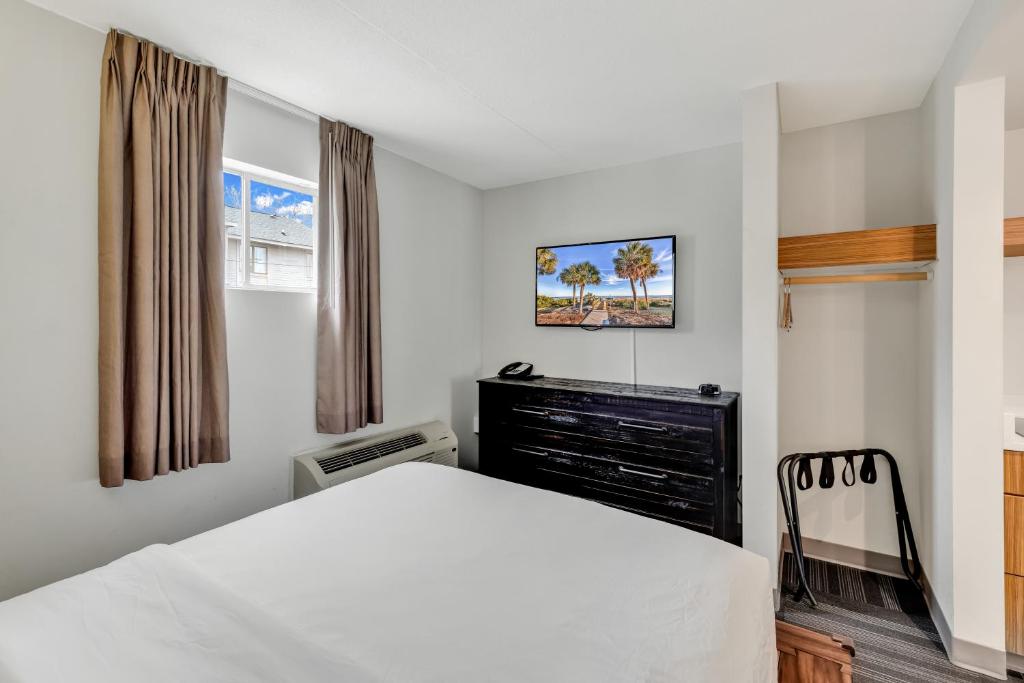 Holiday Shores Myrtle Beach - Two-Bedroom Suite