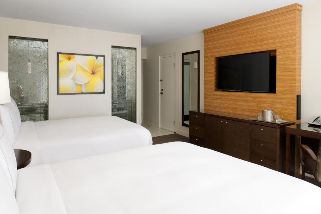 Hilton Waikiki Beach Resort & Spa - Habitación Queen Con Dos Camas Queen Y Vistas A La Ciudad