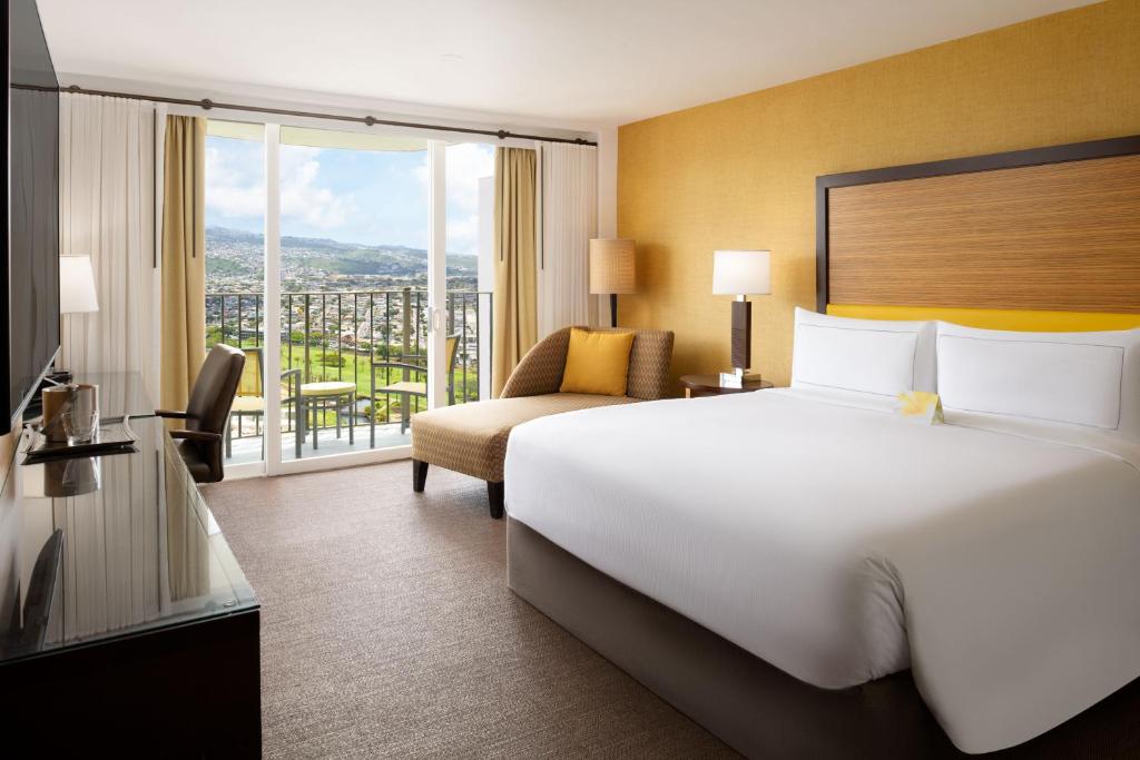 Hilton Waikiki Beach Resort & Spa - Habitación Premium King Con Vistas A La Montaña