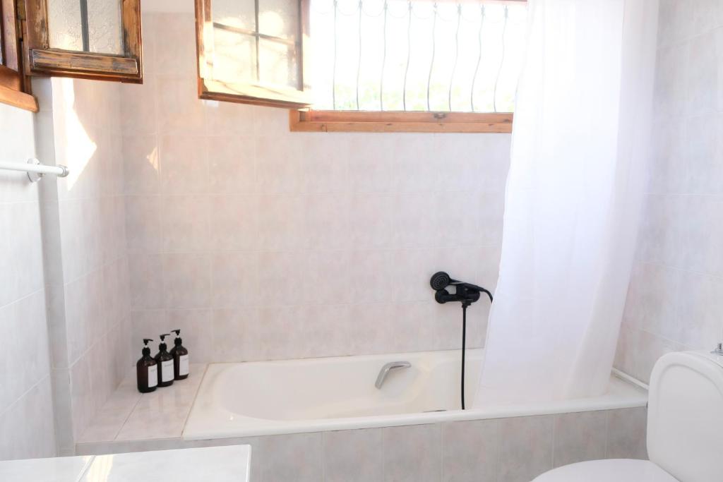 Koupelna v ubytování Spacious holiday house with seaview and garden