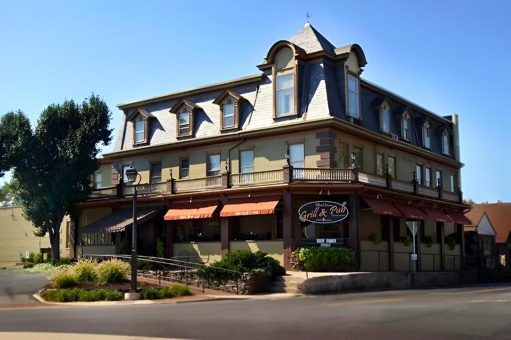 Altland House Inn and Suites