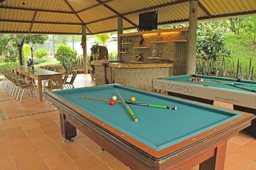 Biliár nebo kulečník v ubytování Hotel Toscana