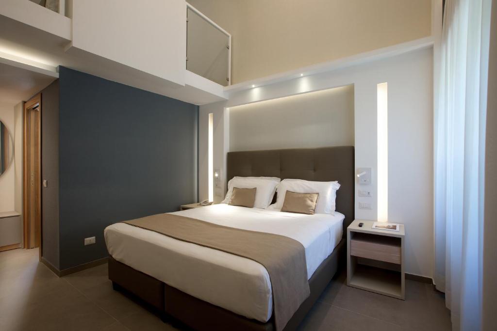 a bedroom with a large bed in a room at Montespina Park Hotel in Naples