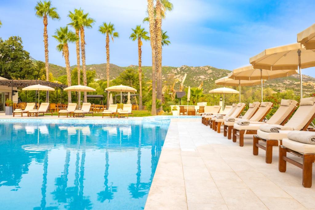 Bazén v ubytování Hotel Corsica & Spa Serena nebo v jeho okolí