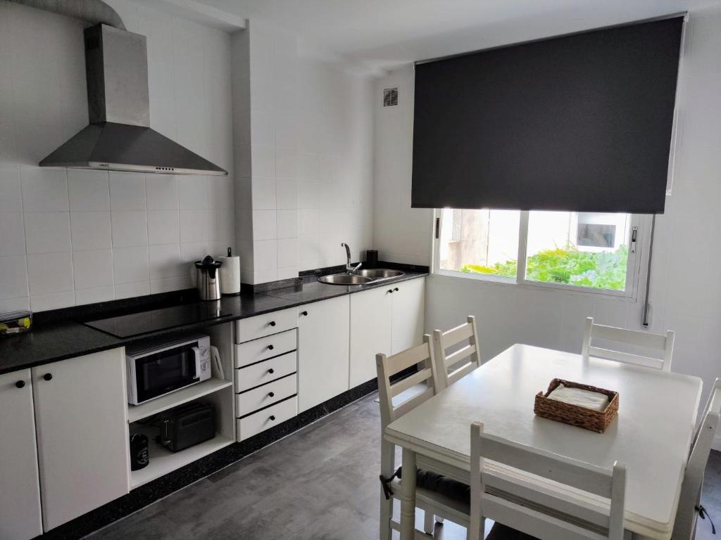 Кухня или мини-кухня в Apartamento Illa Salvora, Portonovo
