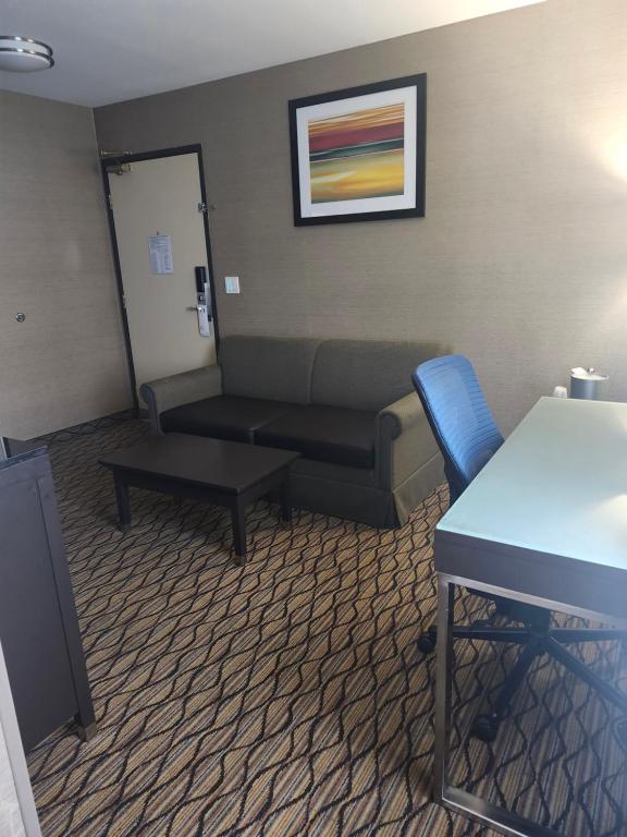Holiday Inn Express & Suites Pasadena - Los Angeles, an IHG Hotel - 
